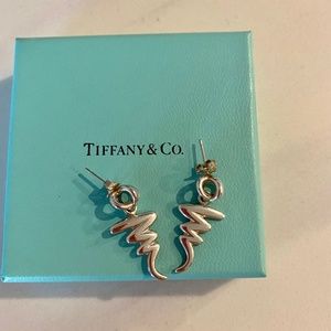 AUTHENTIC Tiffany & Co sterling sliver earrings ( Authentic )Valentine‘s gift